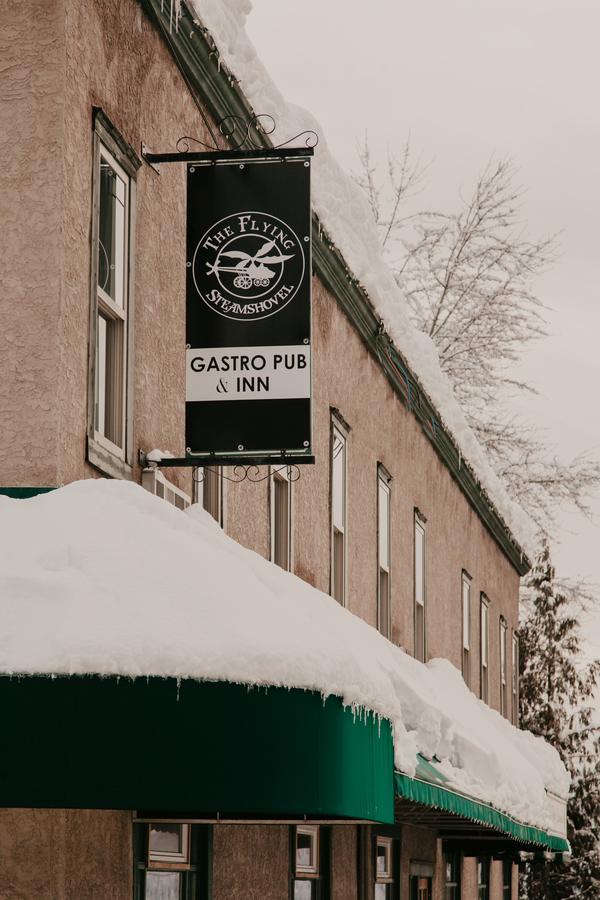 The Flying Steamshovel Inn Rossland Exterior foto